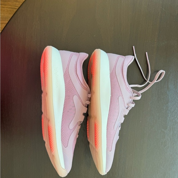 Lululemon sneakers - never worn - Picture 3 of 4